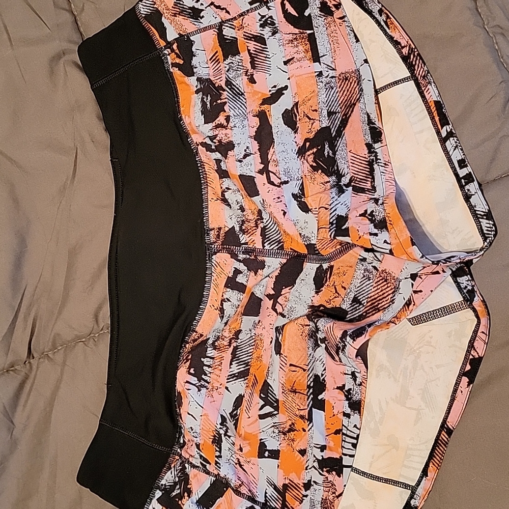 Lululemon 2.5" short